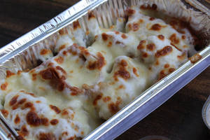 Whole Wheat Cheesy Mushroom Onion Dumpling (Wheat Momos) [8 Pieces]