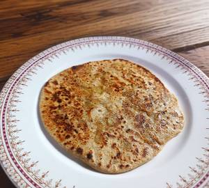 Aloo pyaaz parantha with butter