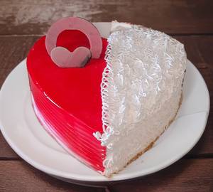 Heart Shape Strawberry & Vanilla Cake (500 Gms)