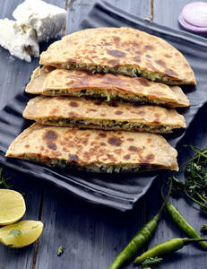 Tandoori Paneer Paratha With Dahi