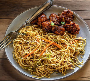 Hakka Noodle With Manchurian Gravy