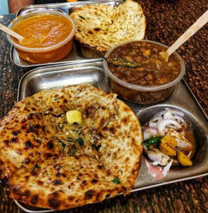 Chur Chur Naan With Chole