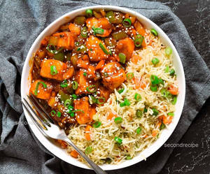 Chilli Paneer Gravy With Fried Rice
