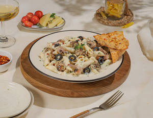 Creamy Chicken Mushroom Pasta [White Sauce]