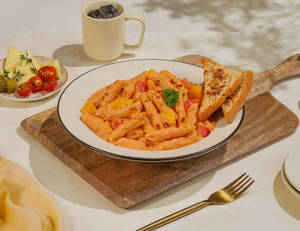 Bell-Peppers Mixed Pink Pasta [Mixed Sauce]