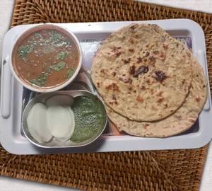 Dal Makhani +2 missi roti+salad +achar