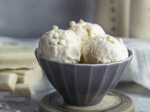 White Chocolate Blondie Ice Cream Tub 320 Grams