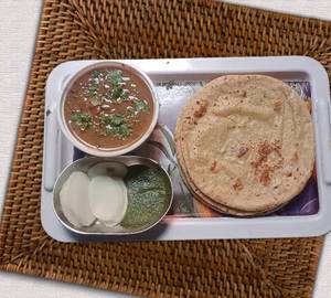 Dal Makhani +4Butter Roti +Salad +Achar
