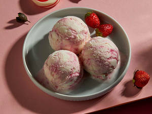Strawberry Chunks Ice Cream Tub 320 Grams