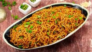 Schezwan Noodles (Chicken)