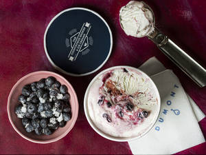 Blueberry Cheesecake Ice Cream Tub 320 Grams
