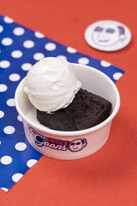 Classic Brownie With Ice Cream