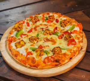 Paneer peri peri pizza