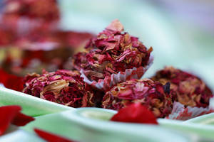 Kaju Rose Petals Ball