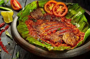 Fish Pollichathu ( Pomfret Fish)