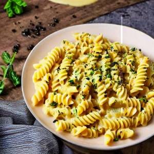 Fusilli in Cheese Sauce 