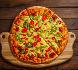 Red paprika capsicum pizza