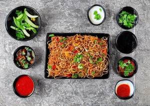 Paneer Chilli Hakka Noodles ( Full )