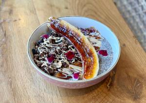 The Gold Digger (Chia Seed & Oat Milk Bowl)