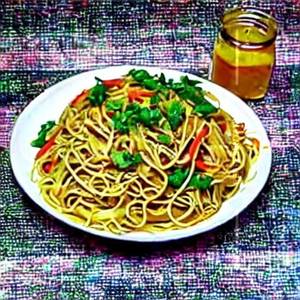 Veg garlic noodles