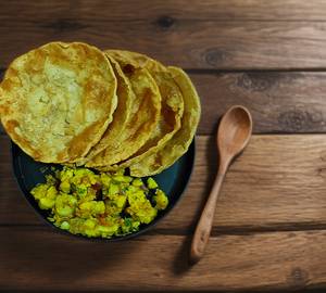 6 Poori with Dry Aloo Sabzi
