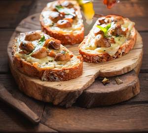 Chicken Garlic Bread [4 Pieces]