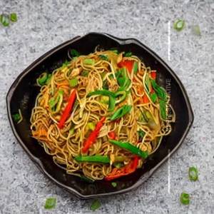 Veg Comb Hakka Noodles ( Half ) 