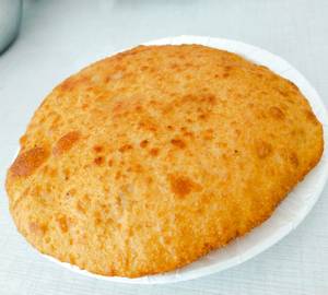 Paneer Stuffed Puri (2 Pcs)