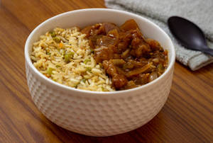 Hotpot Rice With Chilli Paneer Gravy