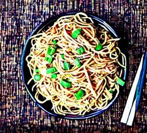 CHICKEN CHILLY GARLIC NOODLES