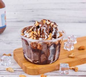 Nutella brownie with ice cream