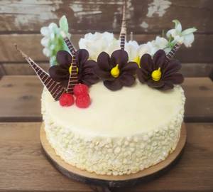 White Chocochips Cake