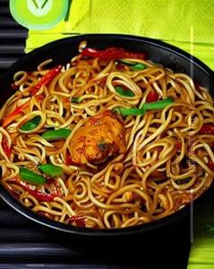 Chilli Garlic Noodles [Chicken]