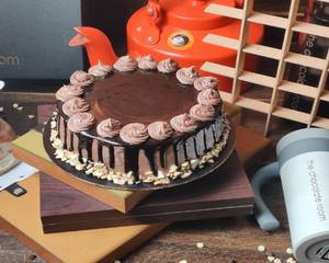 Eggless Nutella Crunch Cake