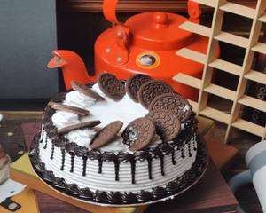 Eggless Chocolate Crunchy Oreo Cake