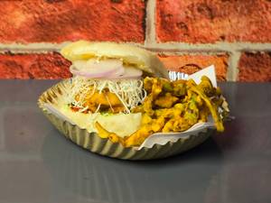 Special amdavadi grilled vada pav