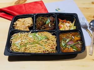 Veg Chinese Platter With Noodles