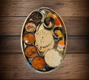 Authentic North Thali With Phulka