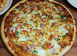 Paneer Tikka Makhani Pizza