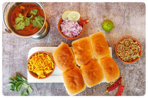 Full Misal Pav (potbhar Misal)