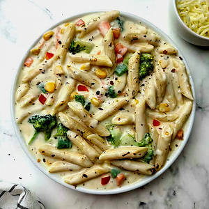 Veg Alfredo Pasta (in White Sauce)