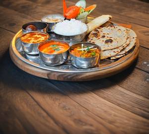 Veg Special Paneer Thali