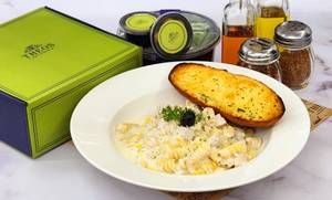 Fussilli Alfredo Con Polo
