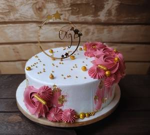 Strawberry Cake with topper