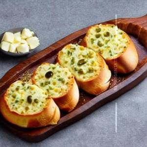 Cheese olives garlic bread
