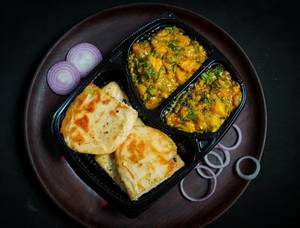Butter Kulcha With Aloo Paneer Bhurji