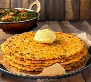 Methi Wali Makki Ki Roti with Pickle