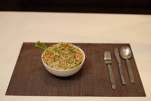 Veg Hakka Noodles