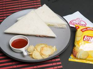 Vegetable Sandwich + Chips(4 Pcs)