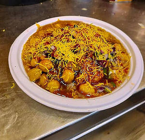 Aloo Tikki Chole Chaat